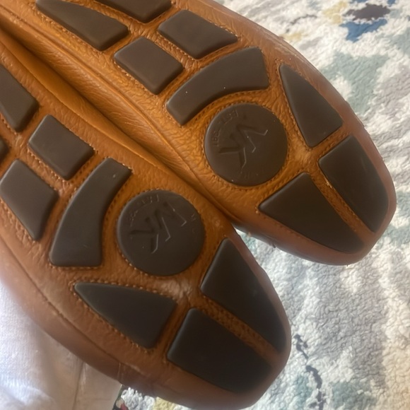 Michael Kors tan leather flats with gold emblem Size 7.5 - Picture 8 of 11